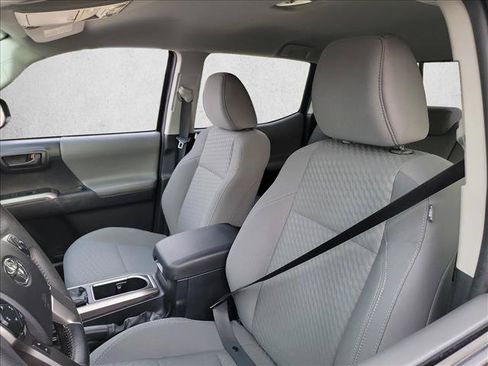 Used 2022 Toyota Tacoma SR5 RWD image 13