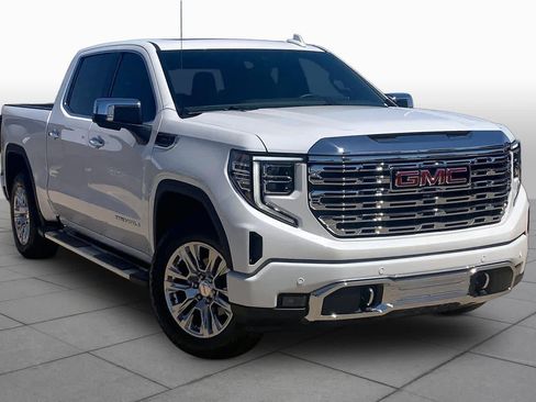 Used 2024 GMC Sierra 1500 Denali w/ Technology Package AWD/4WD image 3