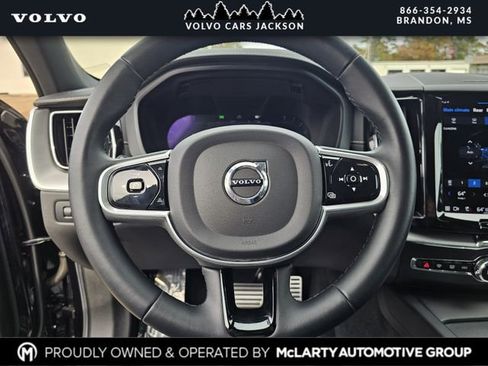 Used 2022 Volvo XC60 B5 R-Design image 26