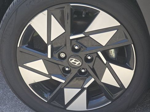 Used 2024 Hyundai Kona SEL FWD image 8