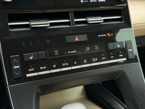 Used 2019 Toyota Avalon XLE w/ Moonroof Package image 33