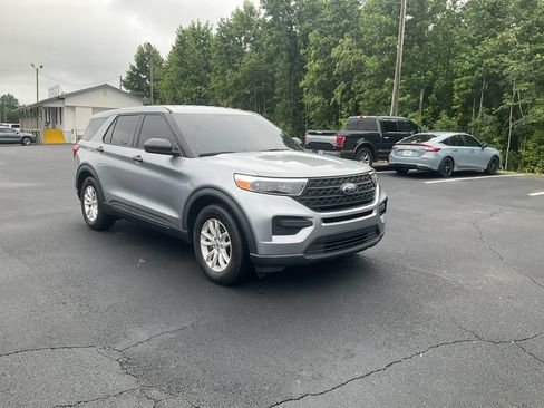 Certified 2021 Ford Explorer 2WD image 3