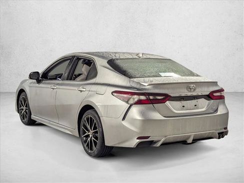 Used 2022 Toyota Camry SE image 6