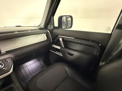Used 2024 Land Rover Defender 110 X-Dynamic SE AWD/4WD image 18