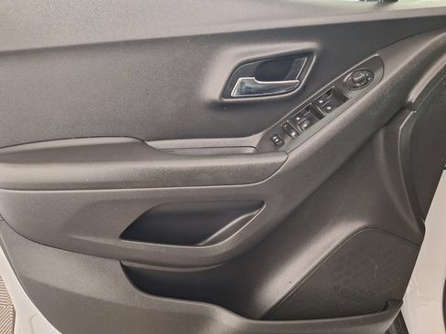 Used 2021 Chevrolet Trax LS w/ Tint and Cruise Package FWD image 30