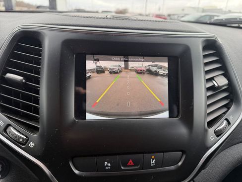 Used 2021 Jeep Cherokee Latitude Plus image 27