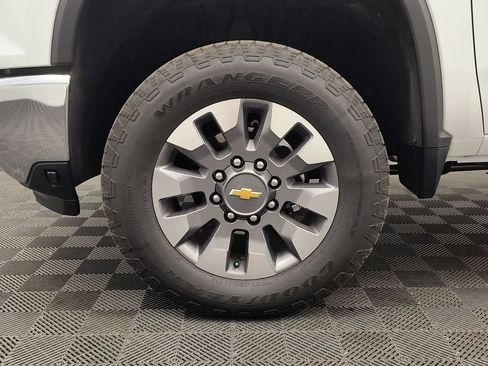 Used 2026 Chevrolet Silverado 3500 LT AWD/4WD image 11