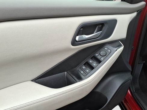 Used 2025 Nissan Rogue SV AWD/4WD image 13