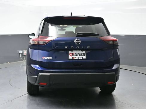 Used 2025 Nissan Rogue SV FWD image 8
