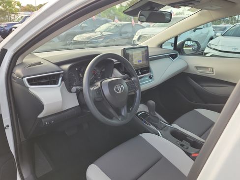 Used 2025 Toyota Corolla LE FWD image 19