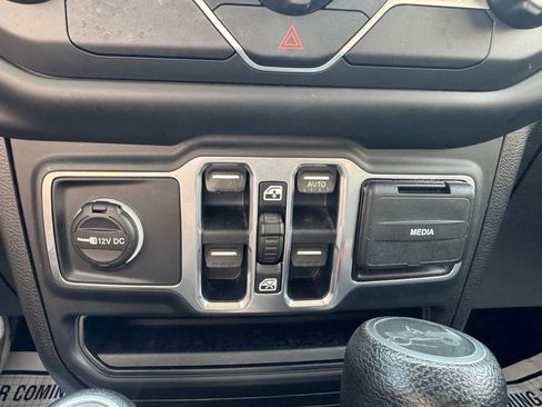 Used 2018 Jeep Wrangler Unlimited Sport S image 24
