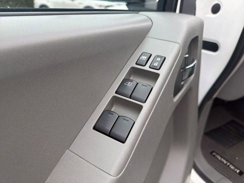 Used 2021 Nissan Frontier SV image 25