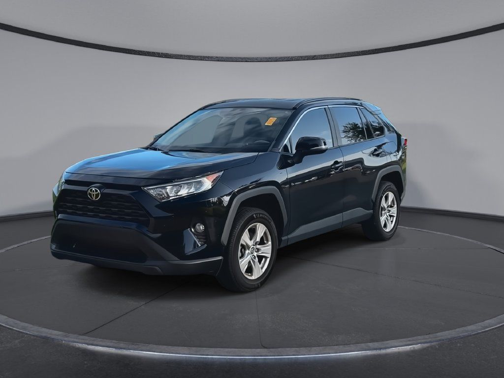 Used 2021 Toyota RAV4 XLE FWD image 4