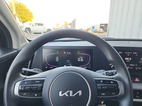 Used 2024 Kia Sportage LX image 19