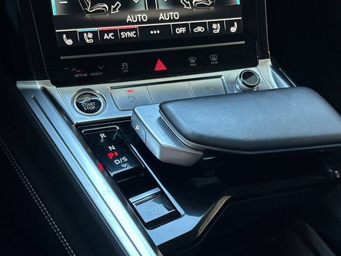 Used 2021 Audi e-tron Prestige w/ Prestige Package AWD/4WD image 22