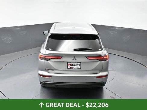 Used 2025 Mitsubishi Outlander ES image 47