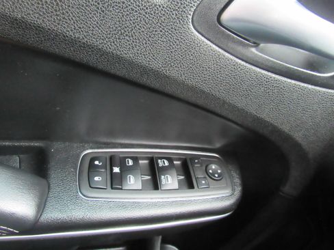 Used 2023 Chrysler 300 S RWD image 17