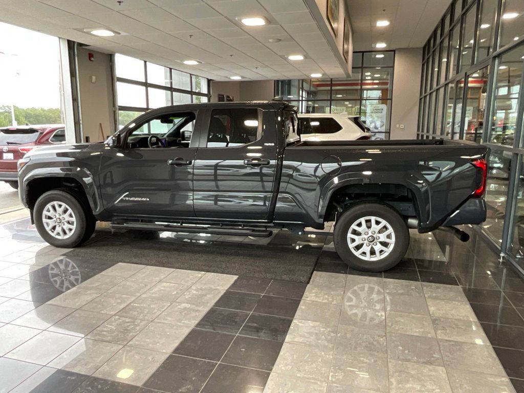 Certified 2025 Toyota Tacoma SR5 AWD/4WD image 4