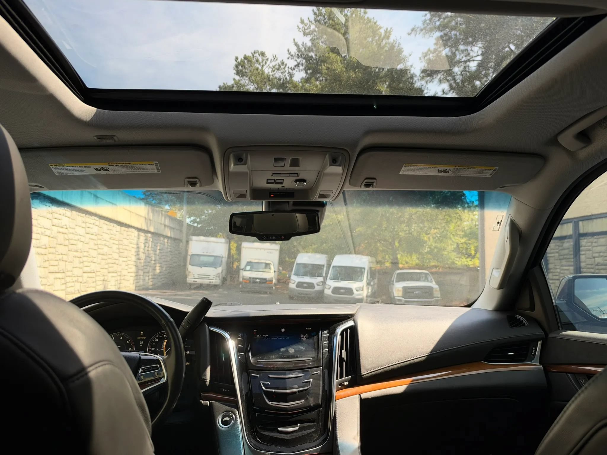 Used 2015 Cadillac Escalade Premium RWD image 21