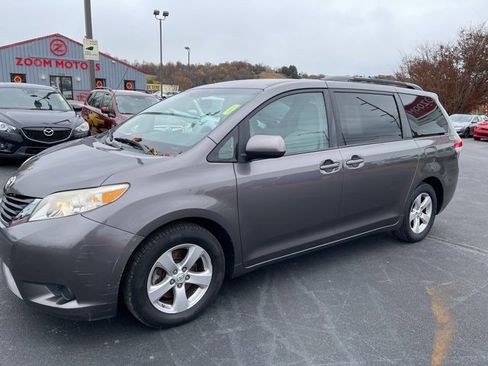 Used 2012 Toyota Sienna LE image 4