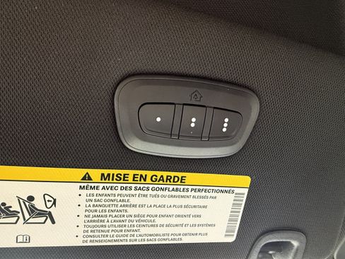 Used 2025 Chrysler Pacifica Select FWD image 40