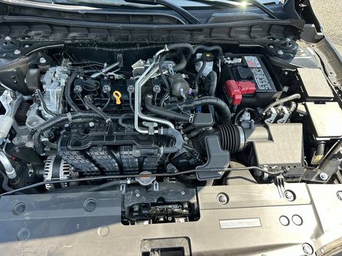 Used 2025 Nissan Altima 2.5 SV FWD image 34