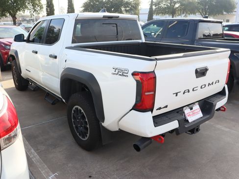 Used 2024 Toyota Tacoma TRD Off-Road image 5