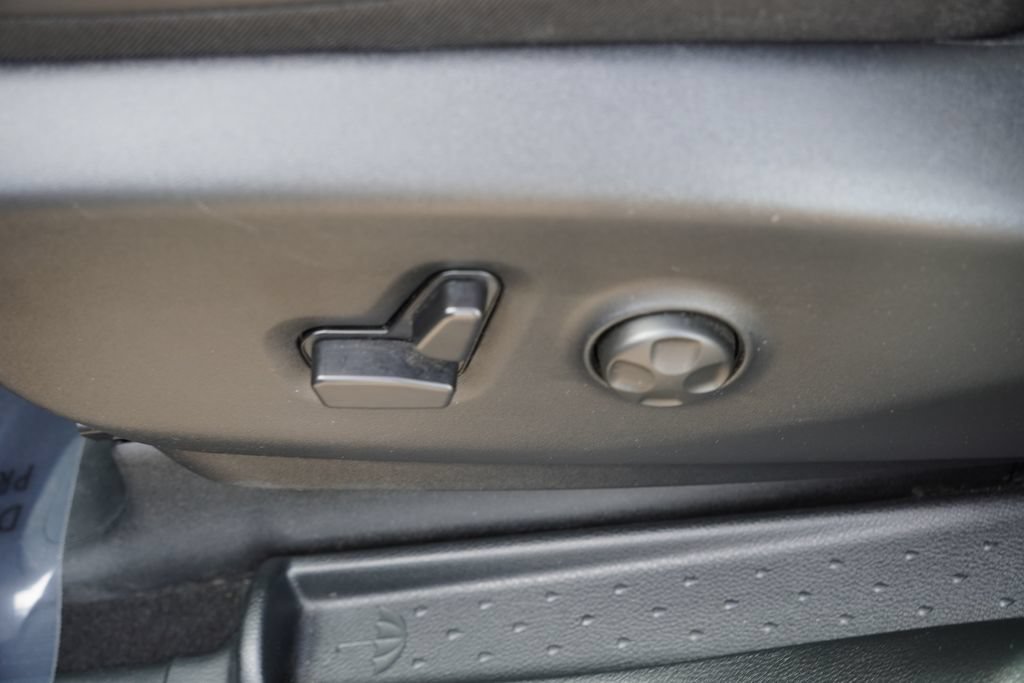 Used 2025 Chrysler Pacifica Limited FWD image 27