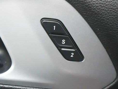 Used 2021 Chrysler Pacifica Touring-L w/ Uconnect Theater Family Group AWD/4WD image 17