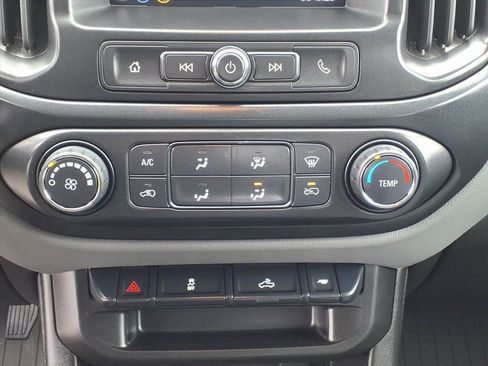 Certified 2022 Chevrolet Colorado W/T w/ Custom Special Edition image 15