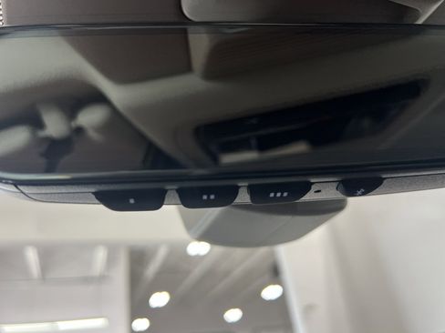 New 2025 Volkswagen Tiguan SE image 30