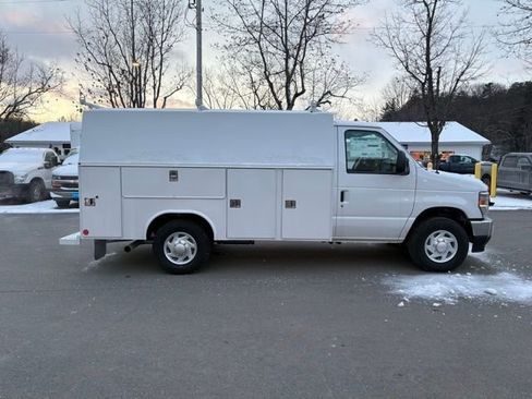 New 2026 Ford E-350 and Econoline 350 Super Duty w/ Power Equipment Group RWD image 8
