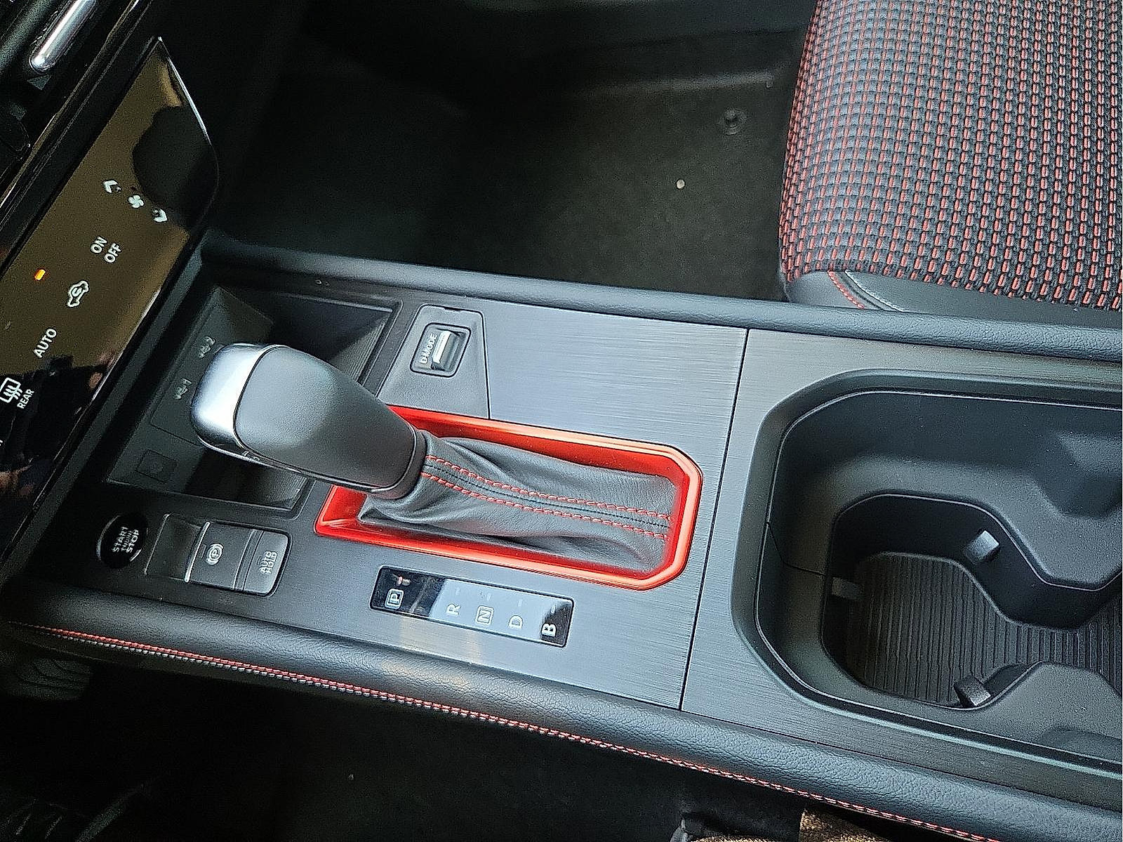 Used 2025 Nissan Kicks SR AWD/4WD image 50