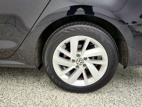 Used 2018 Volkswagen Passat 2.0T SE FWD image 9