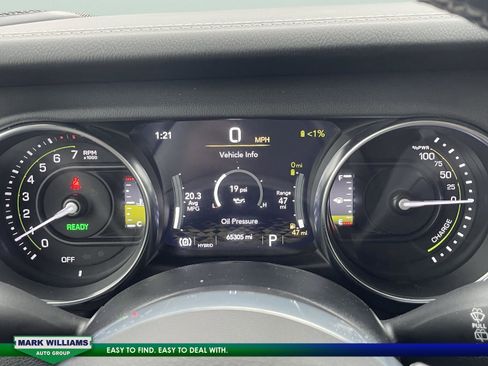 Used 2022 Jeep Wrangler Unlimited Sahara w/ Cold Weather Group image 18