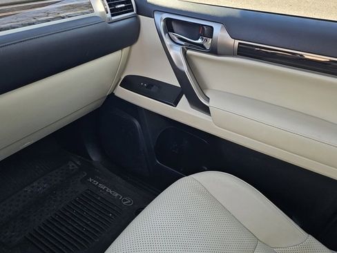 Used 2023 Lexus GX 460 Luxury image 15