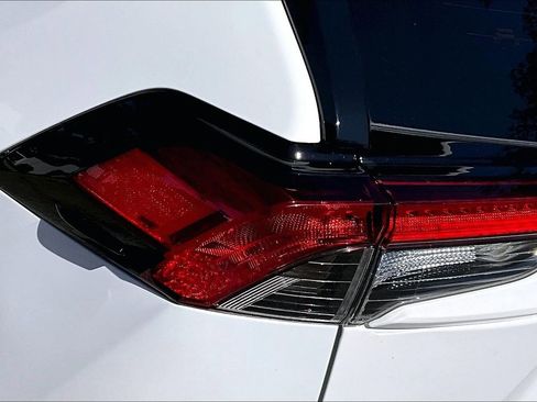 Used 2022 Toyota RAV4 XLE image 20