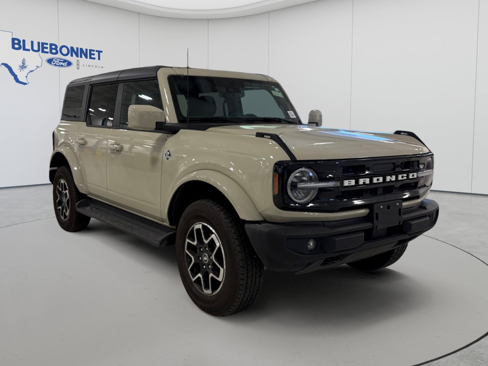 Used 2025 Ford Bronco Outer Banks AWD/4WD image 3