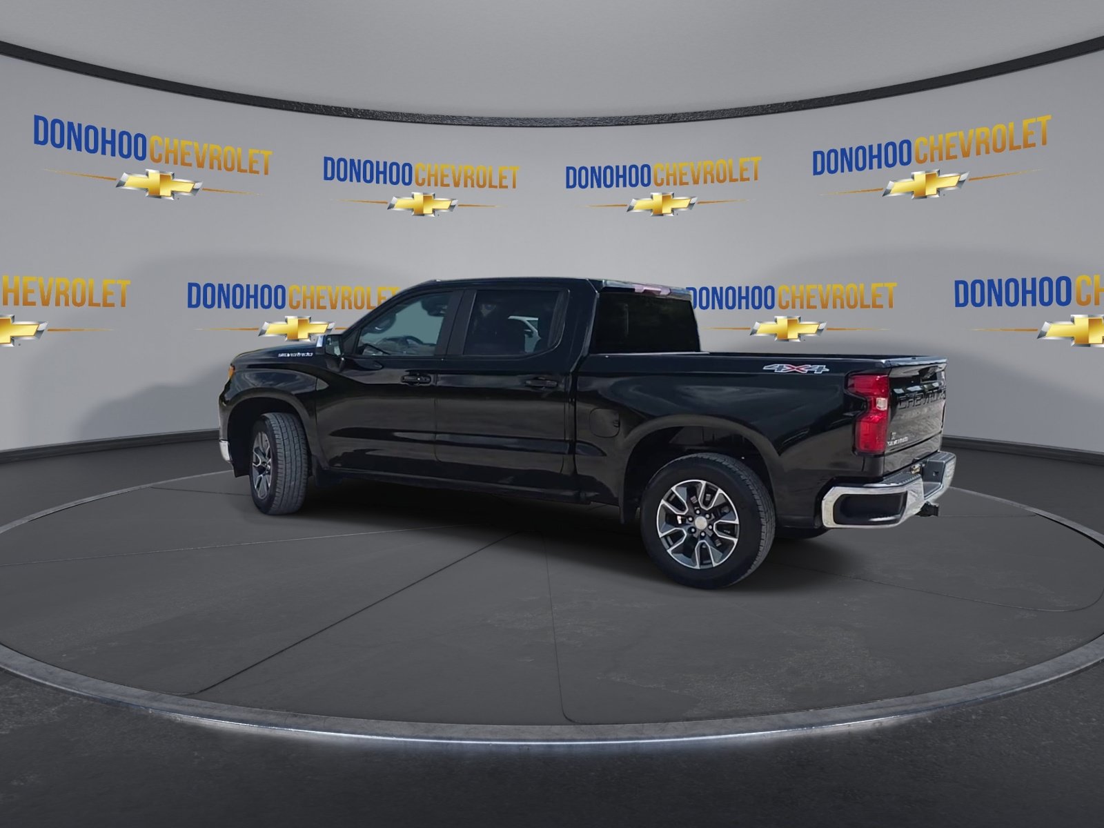 Used 2024 Chevrolet Silverado 1500 LT AWD/4WD image 10