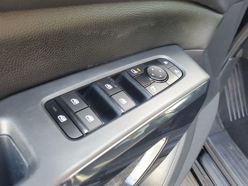 Used 2024 Nissan Pathfinder SV image 18