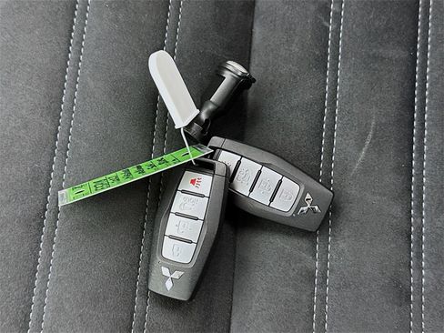 Used 2023 Mitsubishi Outlander SE image 31