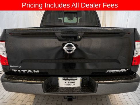 Used 2017 Nissan Titan PRO-4X AWD/4WD image 4