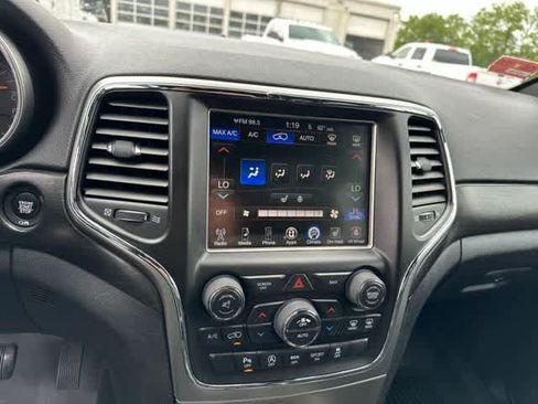 Used 2017 Jeep Grand Cherokee Altitude AWD/4WD image 7