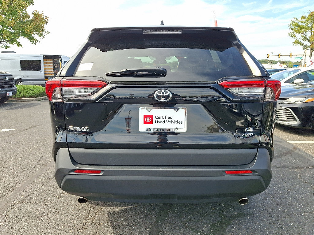 Used 2022 Toyota RAV4 LE AWD/4WD image 5