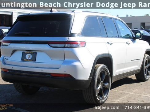 Used 2023 Jeep Grand Cherokee Altitude image 5