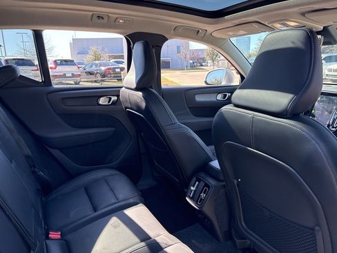 Certified 2025 Volvo XC40 B5 Plus image 10