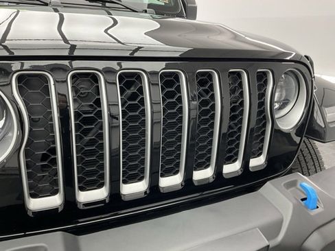 Used 2023 Jeep Wrangler Unlimited Sahara w/ Cold Weather Group image 28