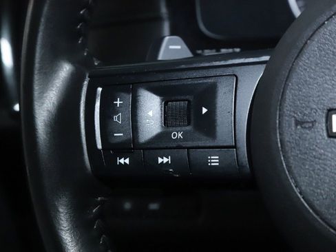 Used 2025 Nissan Pathfinder SV FWD image 23