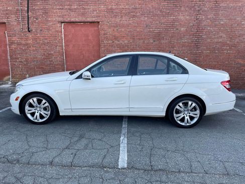 Used 2011 Mercedes-Benz C 300 4MATIC Sedan image 6