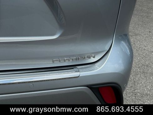 Used 2021 Toyota Highlander Platinum FWD image 11